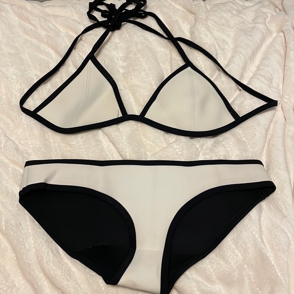 Triangl Bikini - Picture 1 of 2